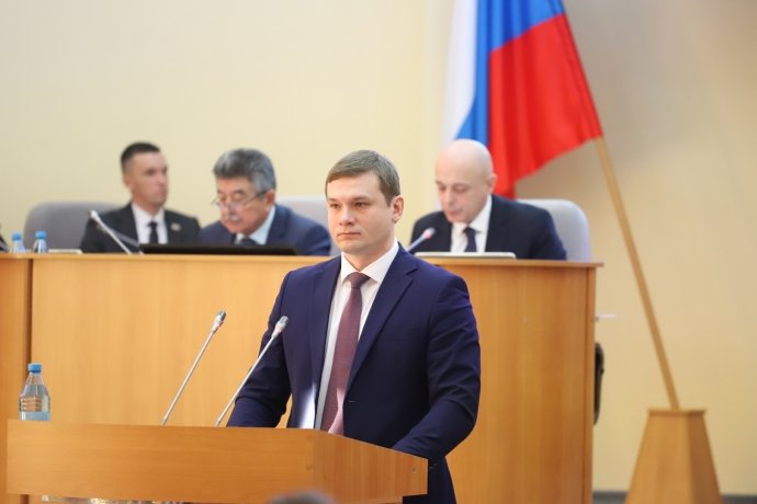 По мнению Валентина Коновалова двухуровневая система более демократична. 