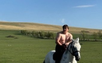 «Хакасские селебрити»: сосны по «блату», стихи, путешествия и голый торс