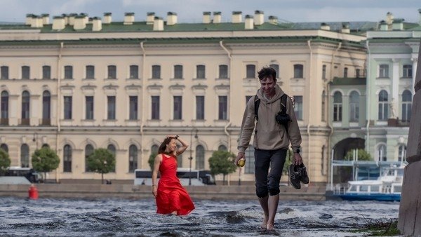Поднятие уровня воды в реке Неве в Санкт-Петербурге. Район стрелки Васильевского острова сильно затопило / Фото: Михаил Богородский / ТАСС