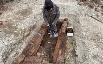 Личные истории: Пётр Амзараков и страсти по бочонку, и погребальной маске