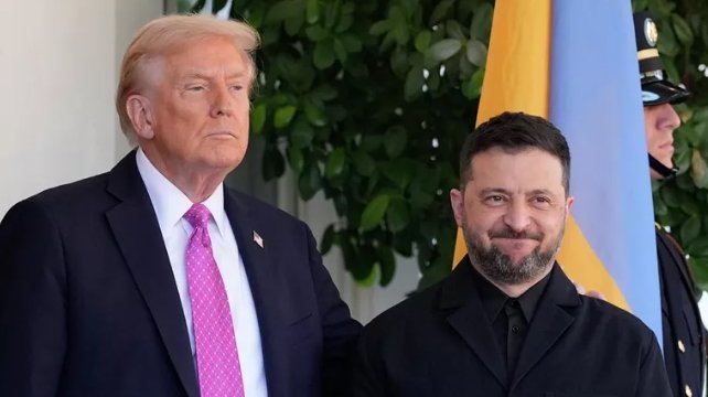 Фото: AP Photo / Alex Brandon Дональд Трамп и Владимир Зеленский. Архивное фото