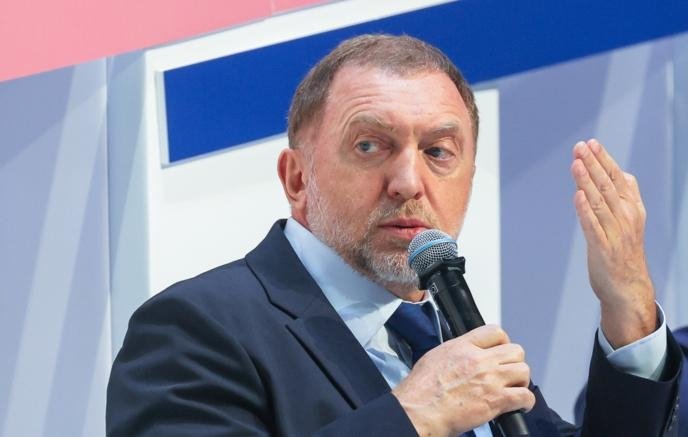 Президент Федерации хоккея с мячом России Олег Дерипаска / Петр Ковалев/ ТАСС