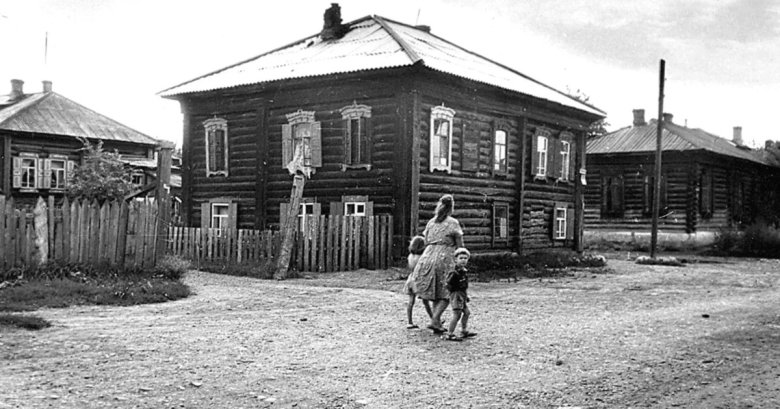 Фото: Из книги Л. И. Белоусовой «О переименовании первых улиц Абакана», из архивов В. Азаренкова и Г.А. Вяткина