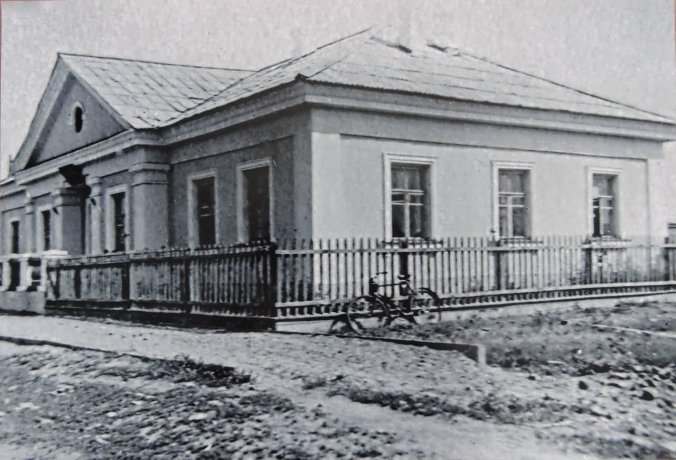 Фото: Из книги Л. И. Белоусовой «О переименовании первых улиц Абакана», из архивов В. Азаренкова и Г.А. Вяткина