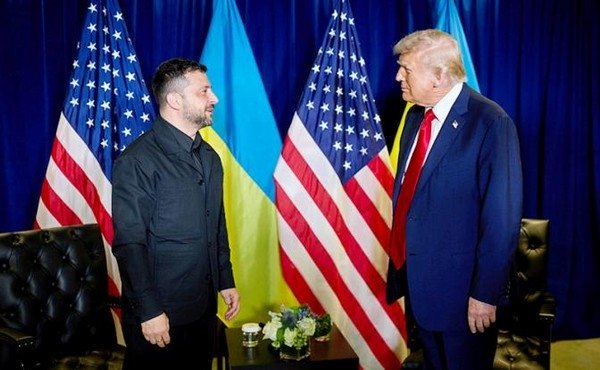 На фото (справа налево): президент США Дональд Трамп и Владимир Зеленский. (Фото: ТАСС)