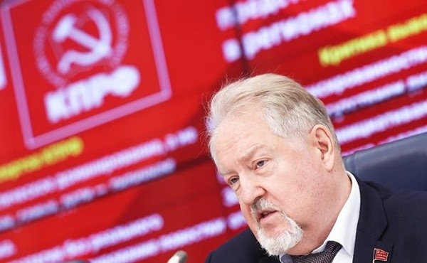 На фото: депутат Госдумы, секретарь ЦК КПРФ Сергей Обухов (Фото: Софья Сандурская/ТАСС)