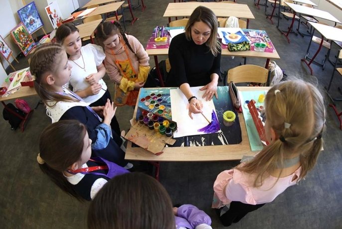 Фото: Оценки за поведение, новые учебники - важные истории для педагогов. Но не менее важно общение с коллегами и учениками. / Сергей Куксин