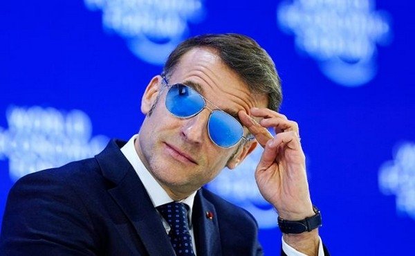 На фото: президент Франции Эмманюэль Макрон во время пленарной сессии на Всемирном экономическом форуме (ВЭФ). На фото: президент Франции Эмманюэль Макрон во время пленарной сессии на Всемирном экономическом форуме (ВЭФ). (Фото: AP/TASS)