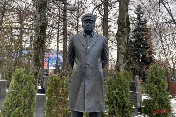 Памятник Владимиру Жириновскому. / Полина Кондратова / АиФ