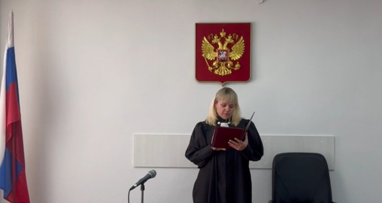 Стоп-кадр видео Саяногорского городского суда