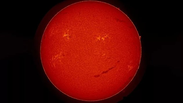 Фото: Лаборатория солнечной астрономии (XRAS) Гигантский протуберанец на Солнце