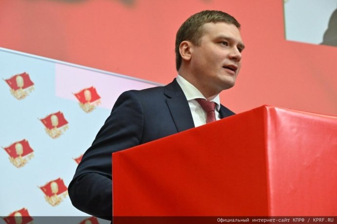 Валентин Коновалов на партийном съезде. 