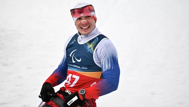 Фото: © РИА Новости / Юрий Кочетков Перейти в медиабанк Иван Голубков, завоевавший золотую медаль в гонке с раздельным стартом на 20 километров в положении сидя на Паралимпийских играх в Италии.