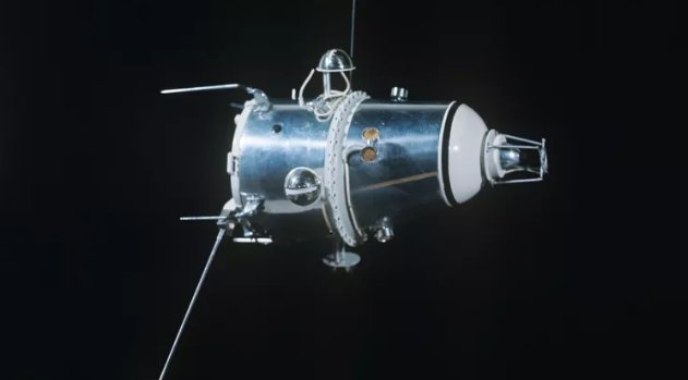 Фото: © РИА Новости / Александр Моклецов Первый советский искусственный спутник Луны - "Луна-10". Архивное фото