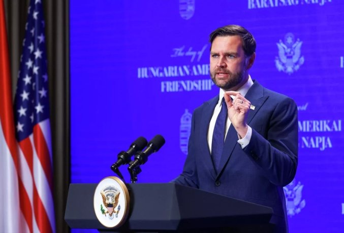 Фото: REUTERS / Bernadett Szabo