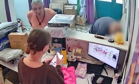 Фото: Стопкадр записи камеры видеонаблюдения в ПВЗ на Ленина, 36