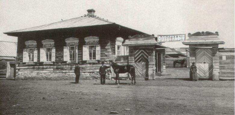 Фото: Фотография Ф.Ф. Станчуса на Гоголевской улице. Нач. ХХ века. Автор — Н. В. Фёдоров. МКМ