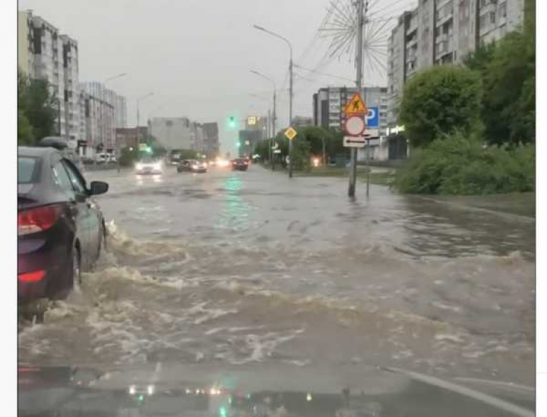 Покажи видео ливень. Ливень в Красноярске. Потоп в Красноярске. Ливень в Красноярском крае. Сильный ливень в городе.