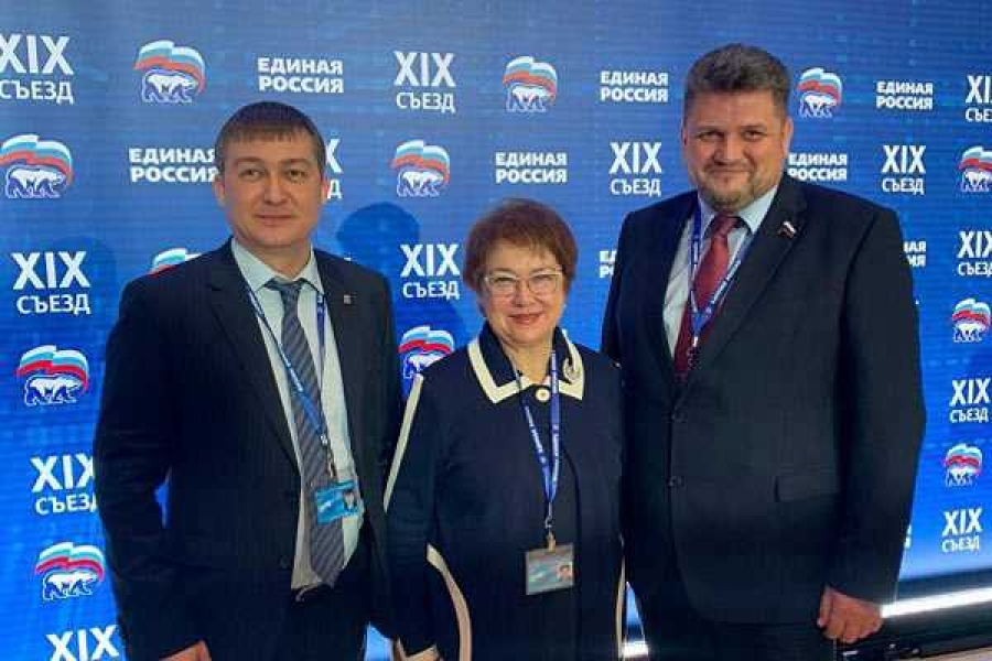 Сергей Можаров на фото слева