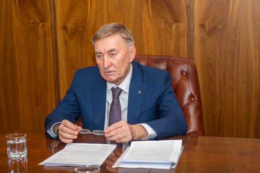 На фото министр спорта РХ Владимир Кретов