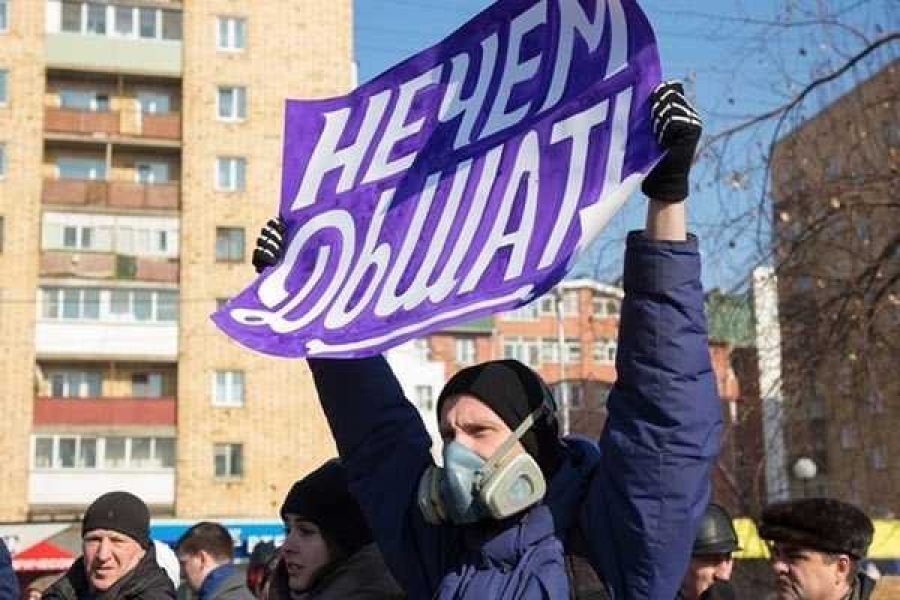 По словам Екатерины, надевать маски на митинг запрещено законом. Фото: Денис Дымко / dela.ru
