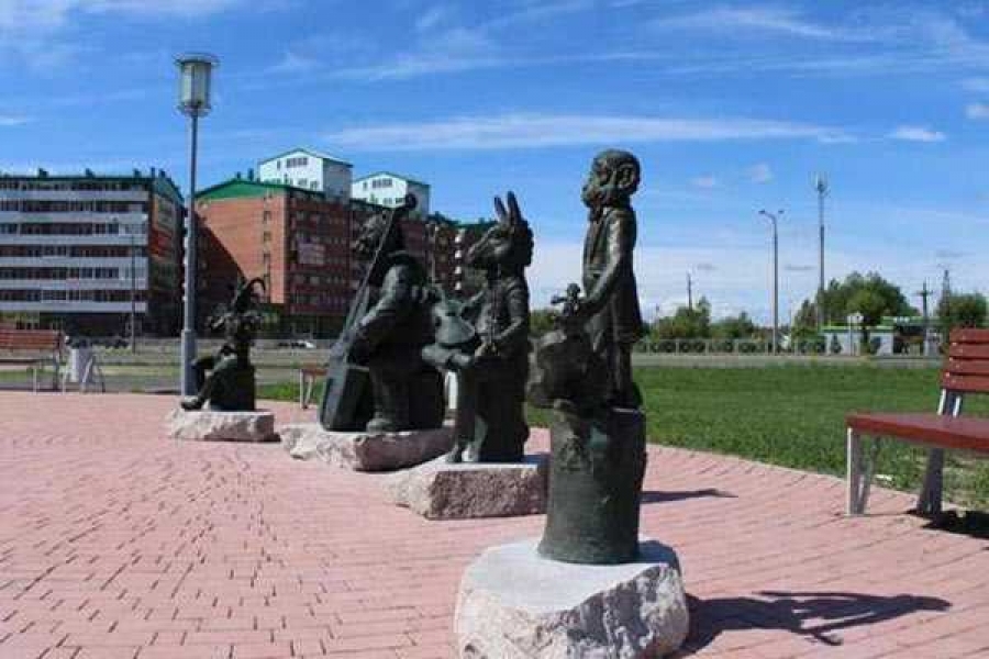 Скульптуры на улице Крылова. Фото абаканской мэрии