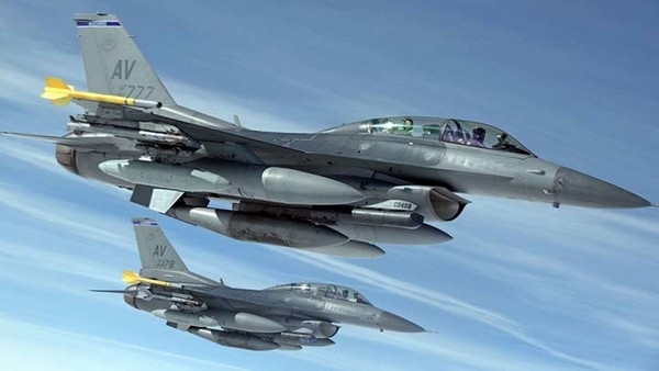 ИСТРЕБИТЕЛИ F-16. ФОТО: ADITYA0635/SHUTTERSTOCK.COM