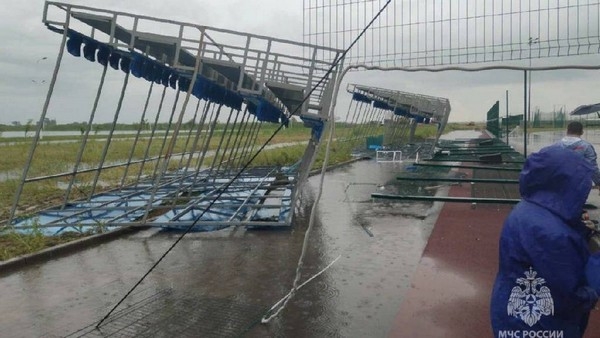 Обрушение трибуны на территории гребного канала в Ростове-на-Дону  ©МЧС России