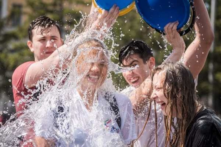 Обливание водой картинки