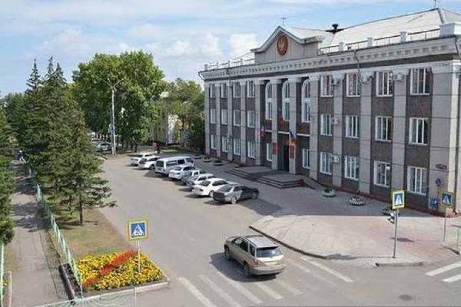 Черногорск хакасия. Г Черногорск Хакасия Республика. Город Черногорск Республика Хакасия фото. Администрация Черногорска. Администрация г.Черногорск здание.